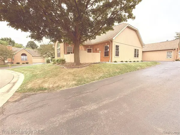 610 Perry Creek, Grand Blanc, MI 48439