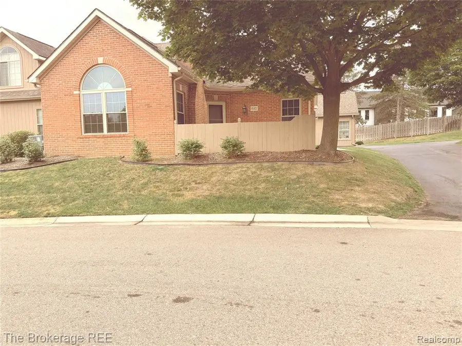 610 Perry Creek, Grand Blanc, MI 48439 - #2