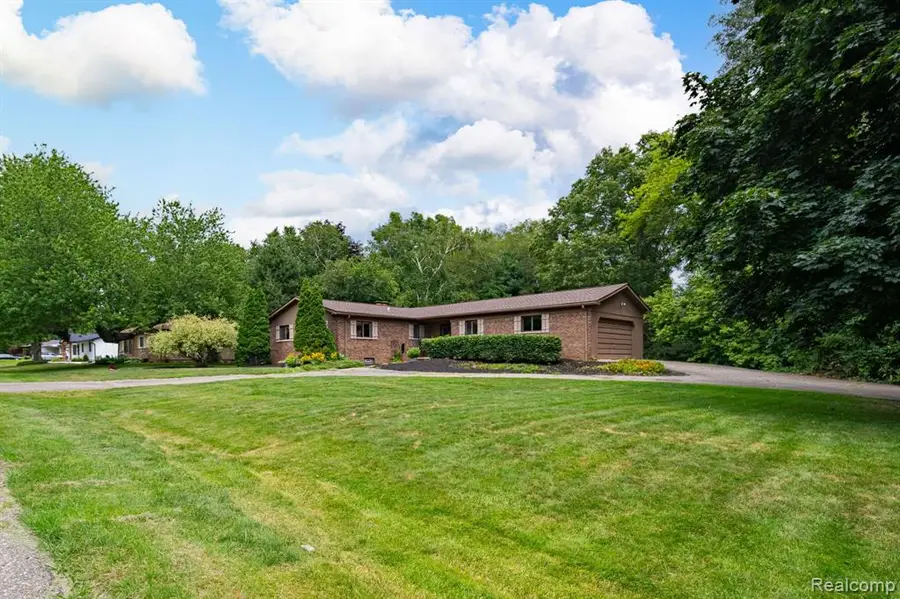 2120 Arbor, Wixom, MI 48393 - #2