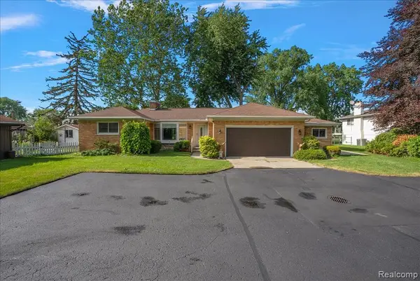 25651 S River, Harrison Twp, MI 48045