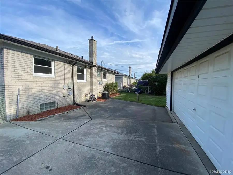 25335 Pattow, Roseville, MI 48066 - #3
