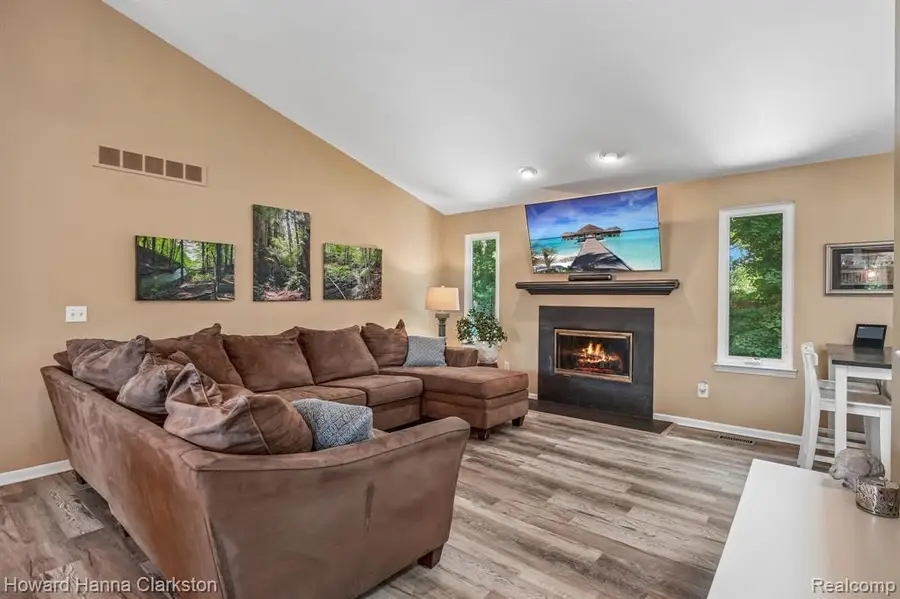 2787 Riverside, Waterford, MI 48329 - #3