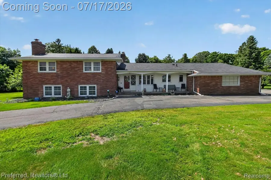 22519 Woodrising, Farmington Hills, MI 48335 - #3