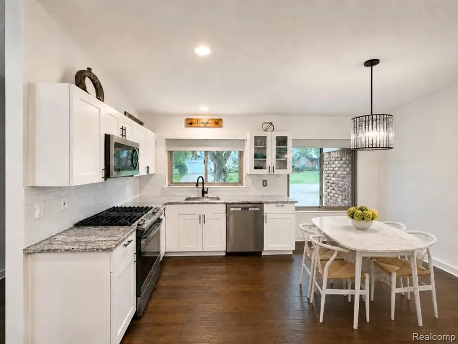 2033 Avonstoke, Rochester Hills, MI 48307 - #3