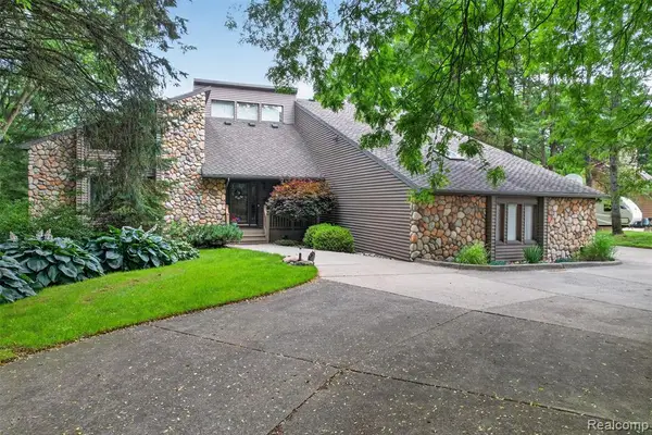 7772 Athlone, Brighton, MI 48116