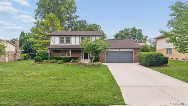 33143 Oak Hollow, Farmington Hills, MI 48334