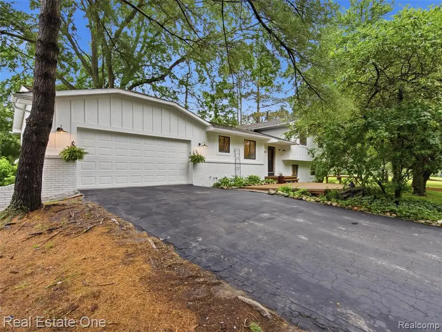 3206 Allen, Ortonville, MI 48462 - #2