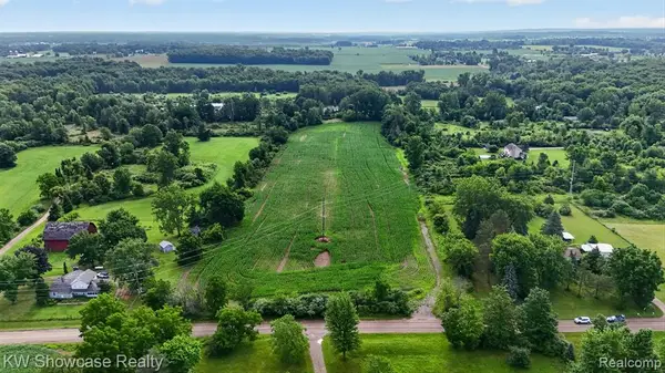 1120 N Gregory, Fowlerville, MI 48836