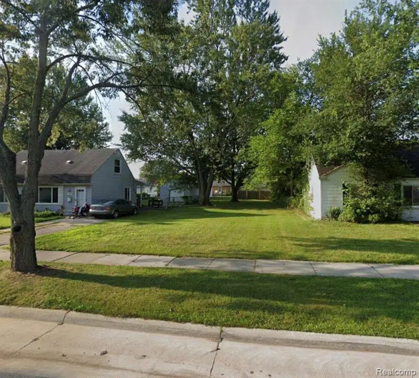 17090 Lincoln, Eastpointe, MI 48021 - #1