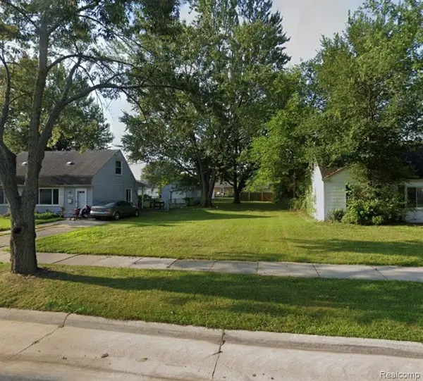 17090 Lincoln, Eastpointe, MI 48021