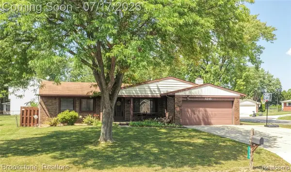 5245 Spinning Wheel, Grand Blanc, MI 48439
