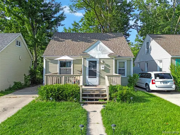 20913 Ridgemont, Harper Woods, MI 48225
