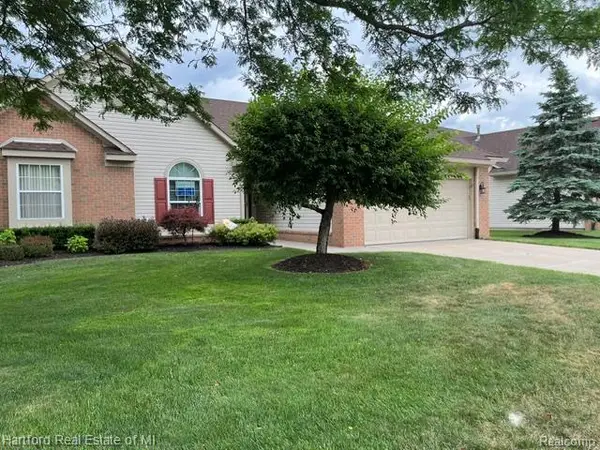 386 N Oak, Walled Lake, MI 48390