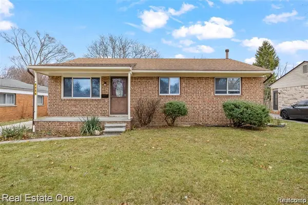 8456 Robindale, Dearborn Heights, MI 48127