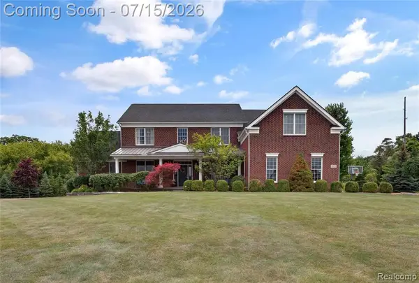 2433 Woodridge Court, Milford, MI 48380