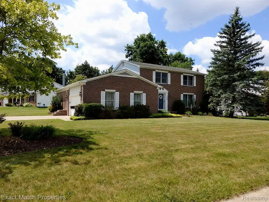 1324 Bush Creek, Grand Blanc, MI 48439 - #2