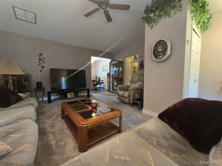 21411 Jefferson, Farmington, MI 48336 - #3