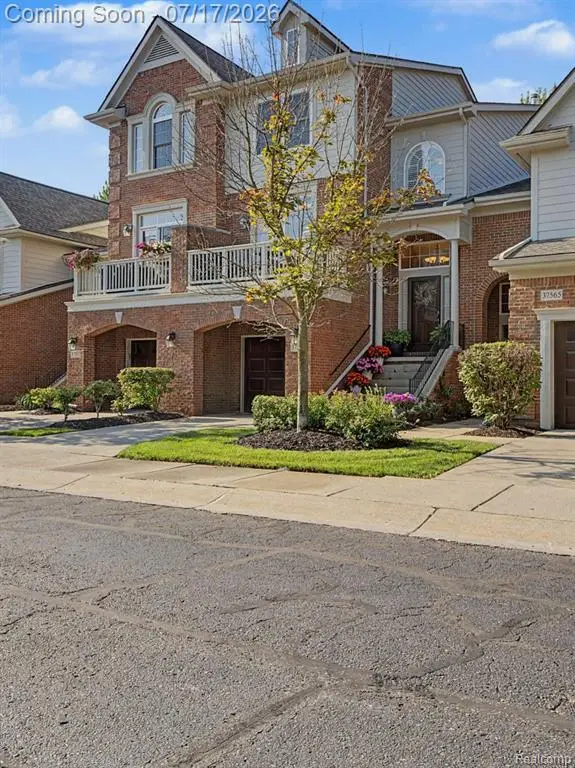 37561 Newburgh Park, Livonia, MI 48152 - #2