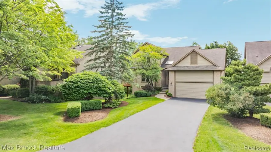4860 Lagoons, West Bloomfield, MI 48323 - #3
