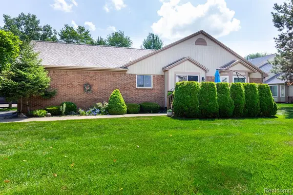 46910 Country #12, Macomb, MI 48044