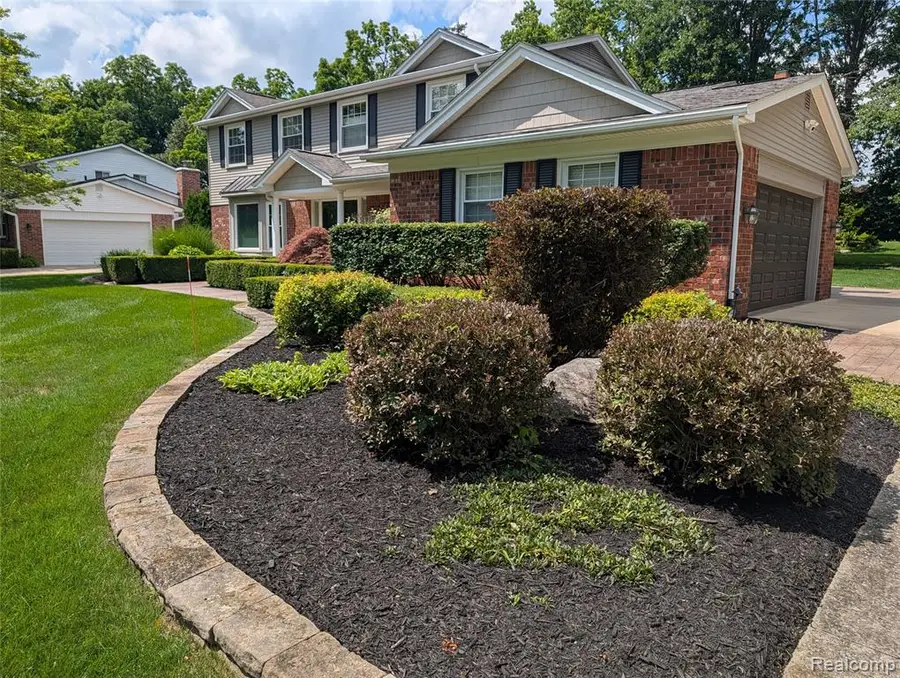 2374 Kingsbury, Troy, MI 48098 - #2