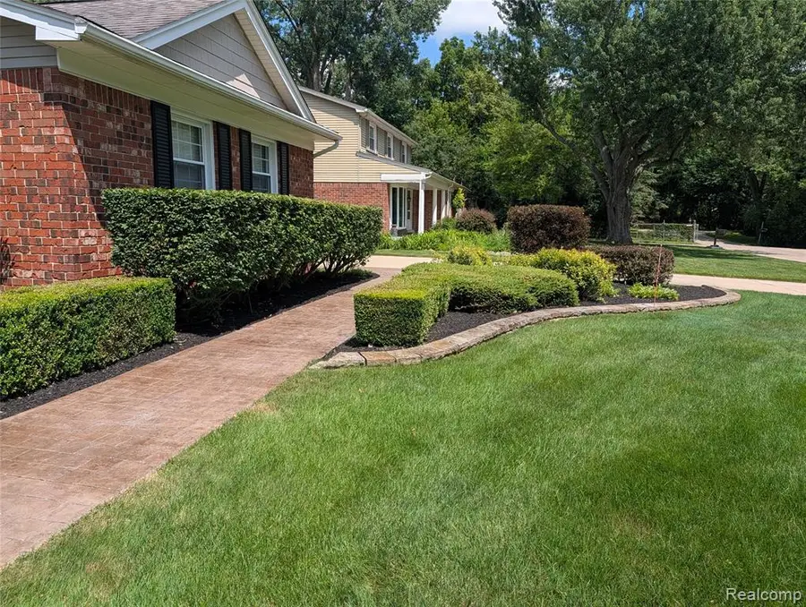 2374 Kingsbury, Troy, MI 48098 - #3