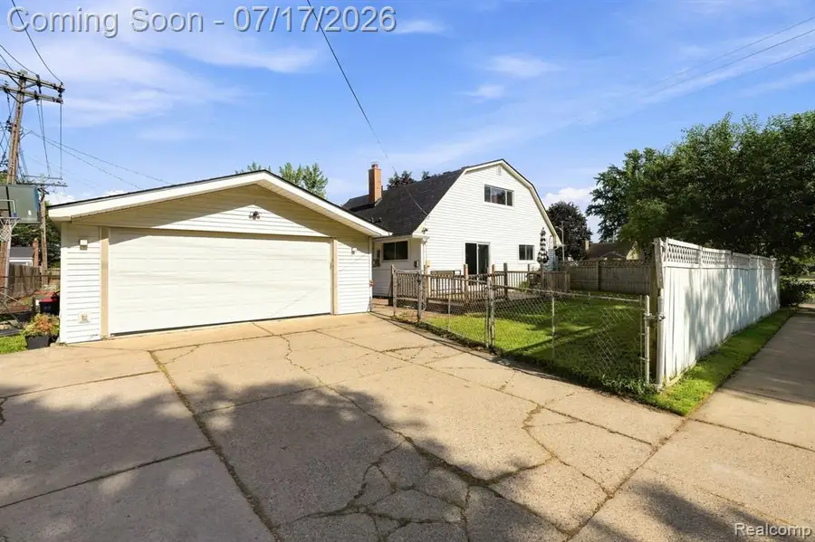 21201 E 12 Mile, Saint Clair Shores, MI 48081 - #2
