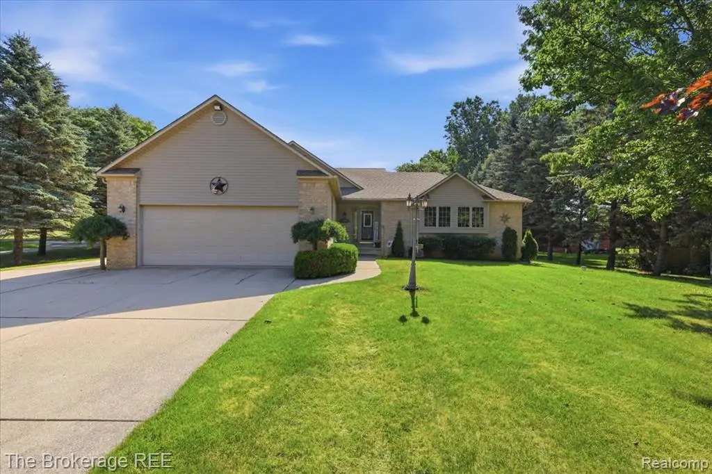 6057 Center, Grand Blanc, MI 48439 - #1