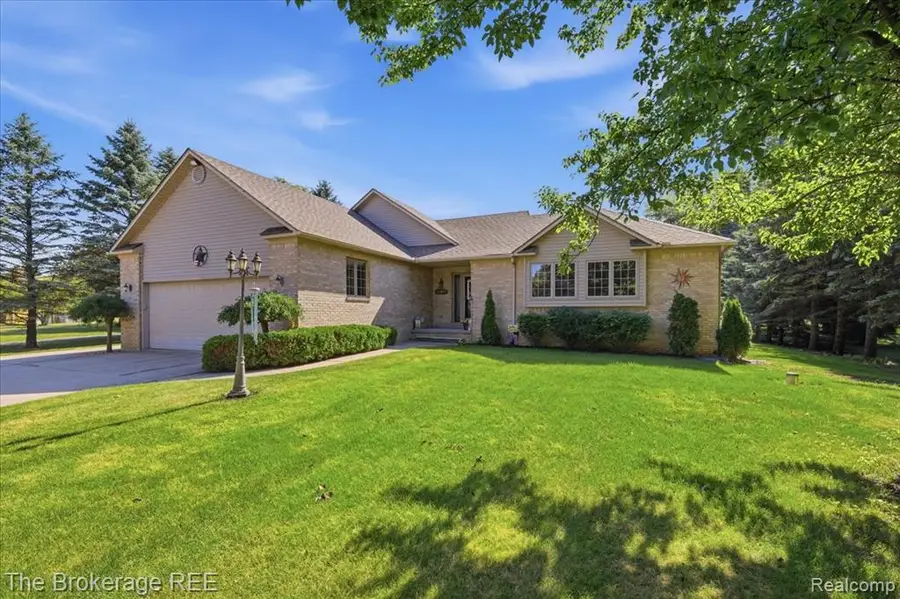 6057 Center, Grand Blanc, MI 48439 - #2