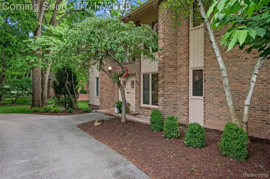 5863 Seville, Orchard Lake Village, MI 48324 - #3