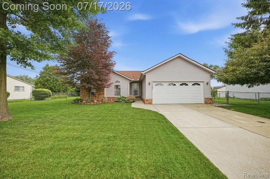 33890 Walter, Clinton Township, MI 48035 - #2