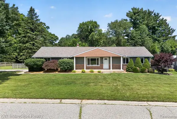 11498 Fox N Hounds, White Lake, MI 48386