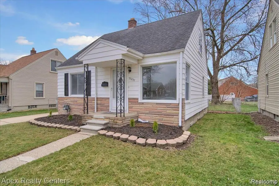 21237 Carlysle, Dearborn, MI 48124 - #2