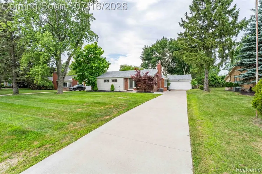 2118 Middlebelt, West Bloomfield, MI 48324 - #2