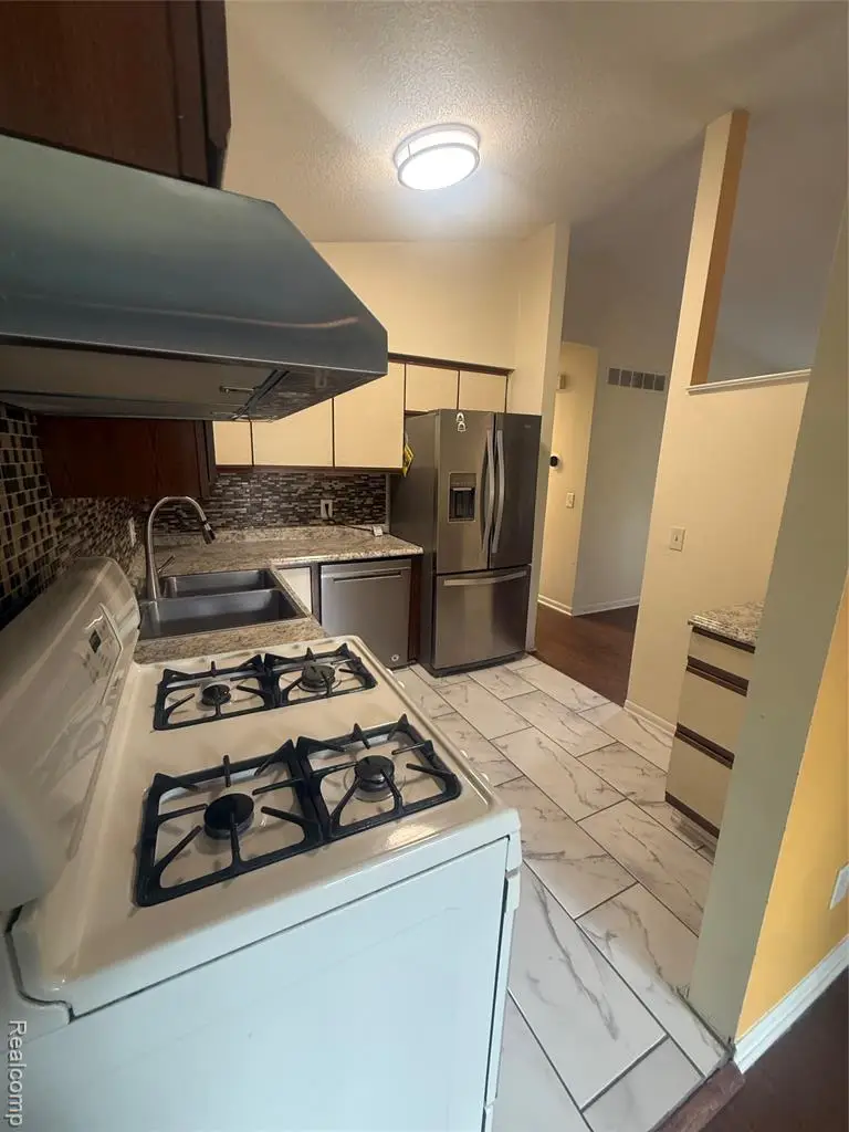 24706 Bashian, Novi, MI 48375 - #2