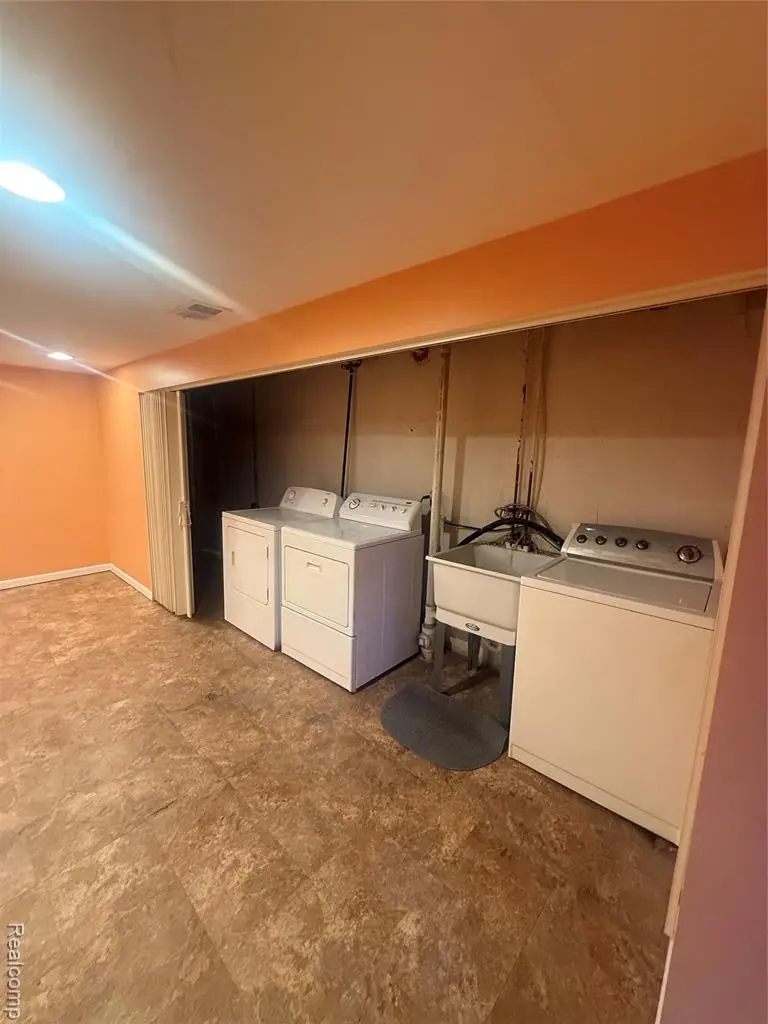 24706 Bashian, Novi, MI 48375 - #3