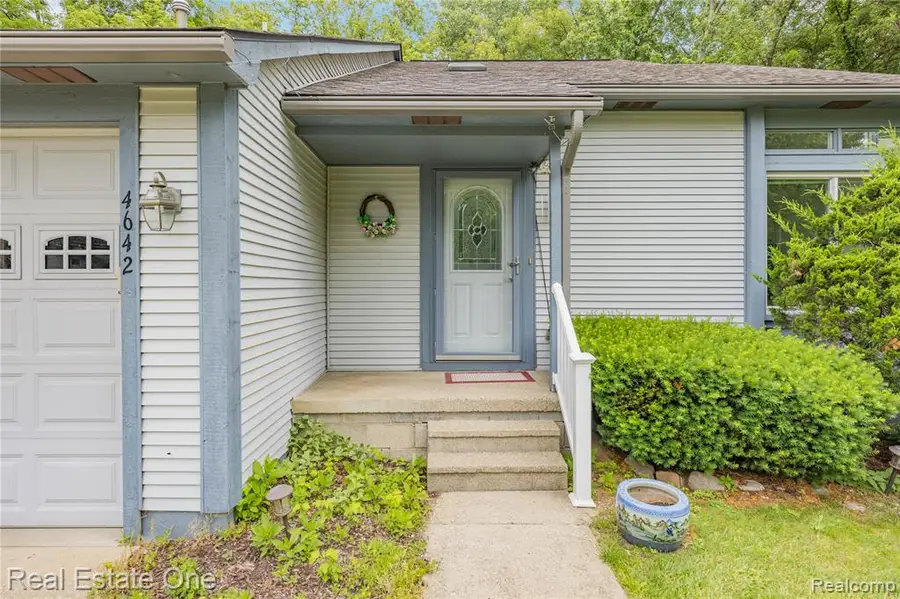 4642 Ponderosa, Commerce Township, MI 48382 - #3