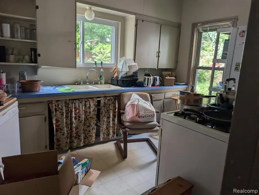 261 Fox, Lapeer, MI 48446 - #3