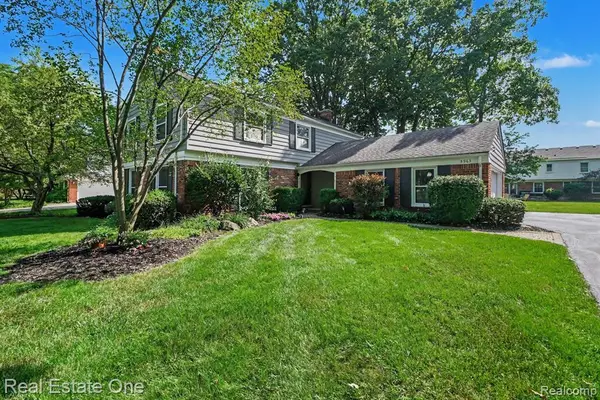 5963 Barnstable, West Bloomfield, MI 48322
