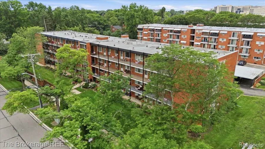 2820 Woods Lee #310, Royal Oak, MI 48073 - #2