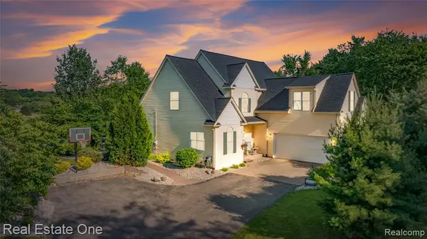 9210 Hickory Ridge, Holly, MI 48442