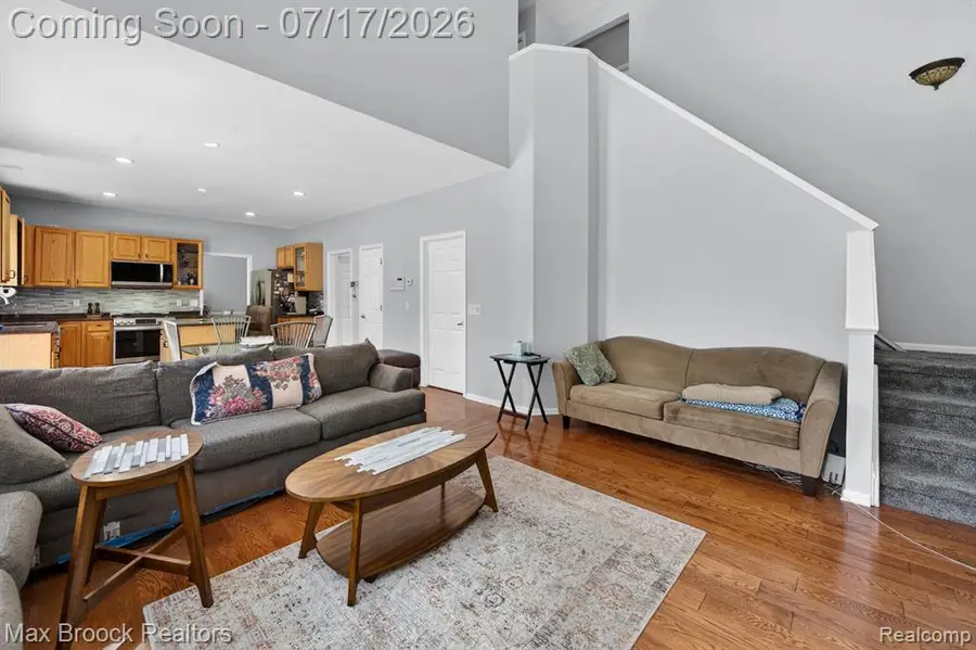 15034 Oak Knoll, Sterling Heights, MI 48312 - #3