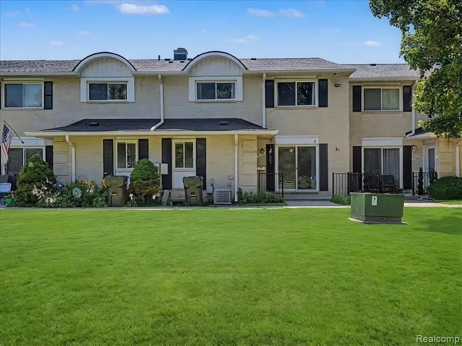 41957 Utica, Sterling Heights, MI 48313 - #2