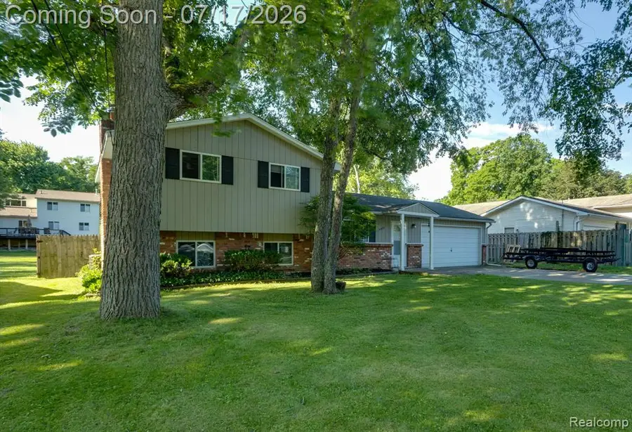 5535 Lake Vista, Waterford, MI 48327 - #2