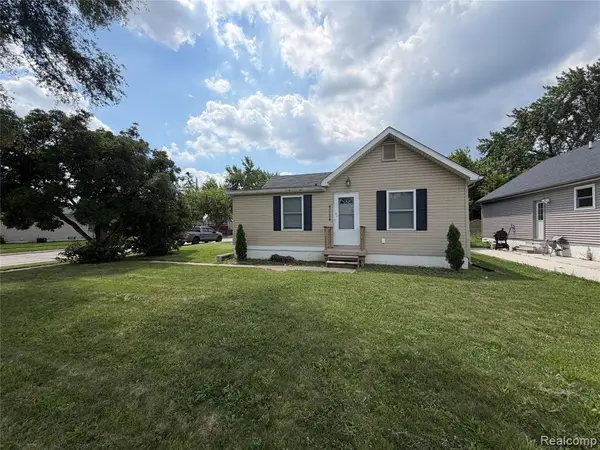 19820 E 14 Mile, Roseville, MI 48066