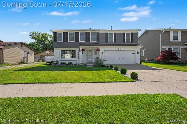 254 Selkirk, Canton, MI 48187