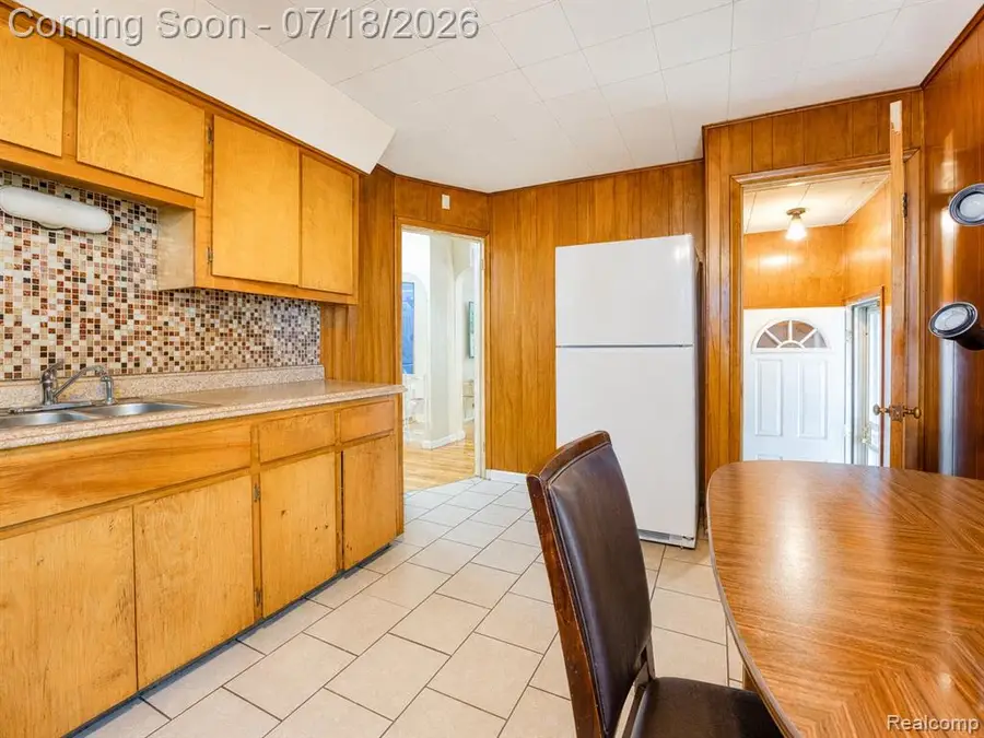 19664 Brady, Redford, MI 48240 - #2