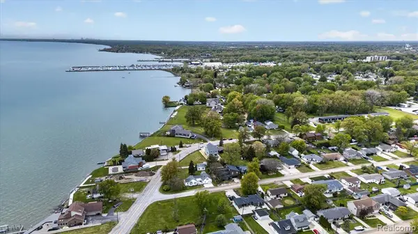 37235 Jefferson, Harrison Twp, MI 48045