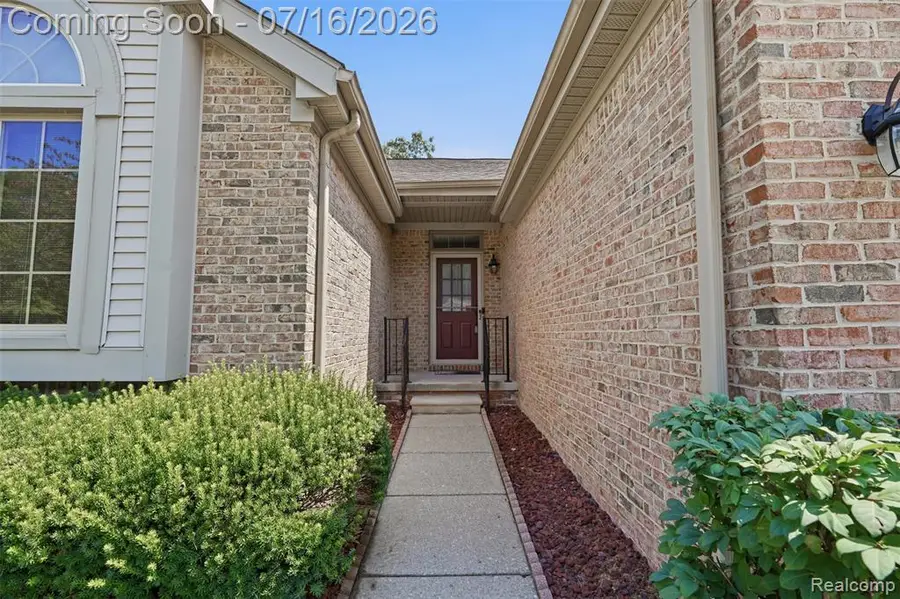 309 Pineknoll, Brighton, MI 48116 - #2