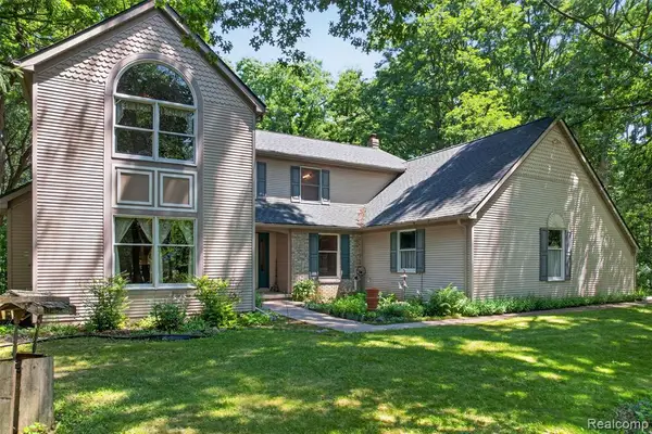 1919 Fox Ridge, Howell, MI 48843